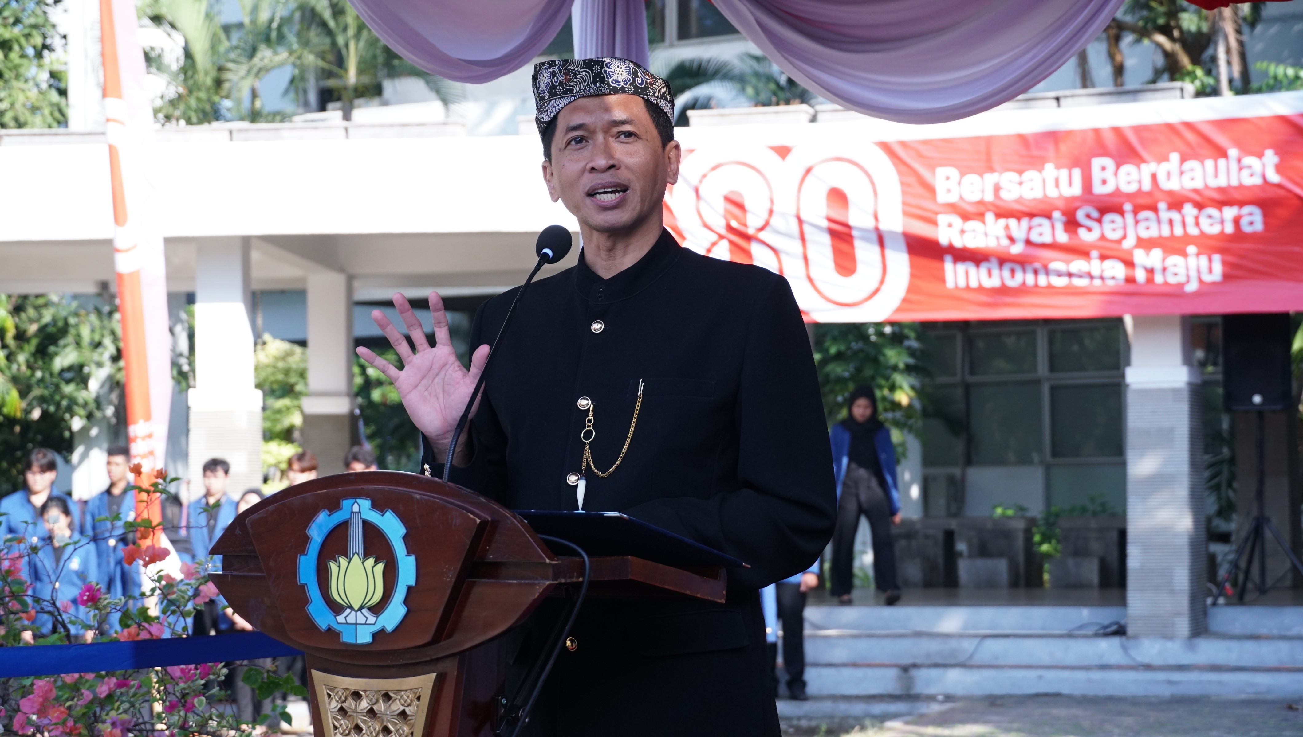 Rektor ITS Prof Ir Bambang Pramujati ST MSc Eng PhD