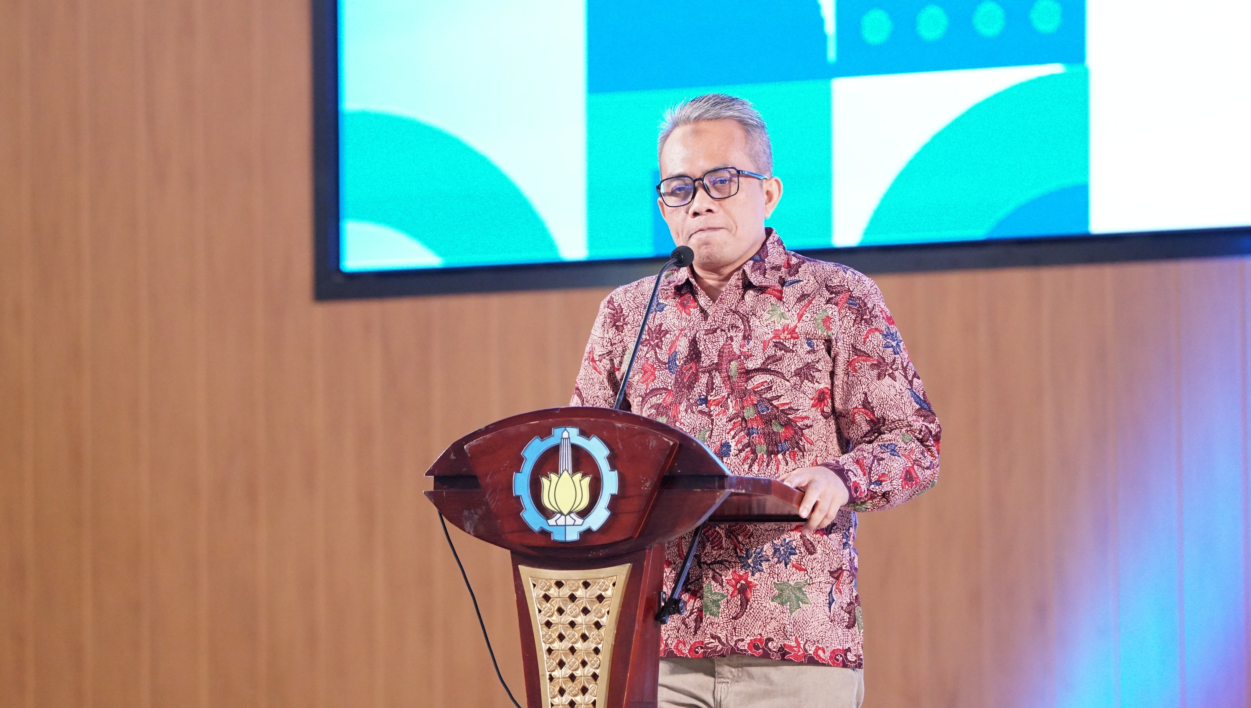 Gambar Wakil Rektor Bidang Perencanaan, Keuangan, dan Sarana Prasarana ITS Dr Machsus ST MT memberikan sambutannya di Informasi Pengenalan ITS (IPITS) untuk mahasiswa pascasarjana 