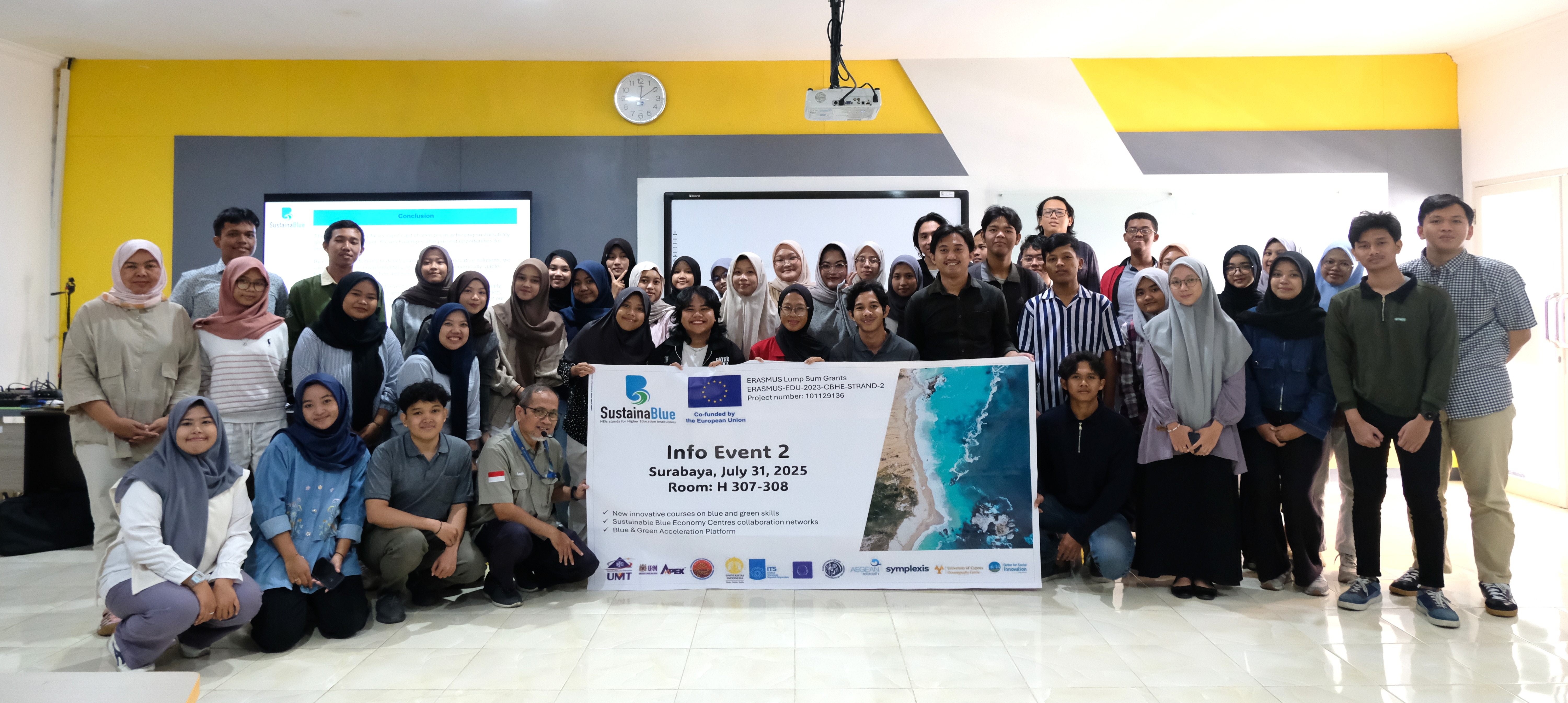 Dosen Departemen Biologi ITS bersama peserta Info Event 2 sebagai bagian dari SustainaBlue program