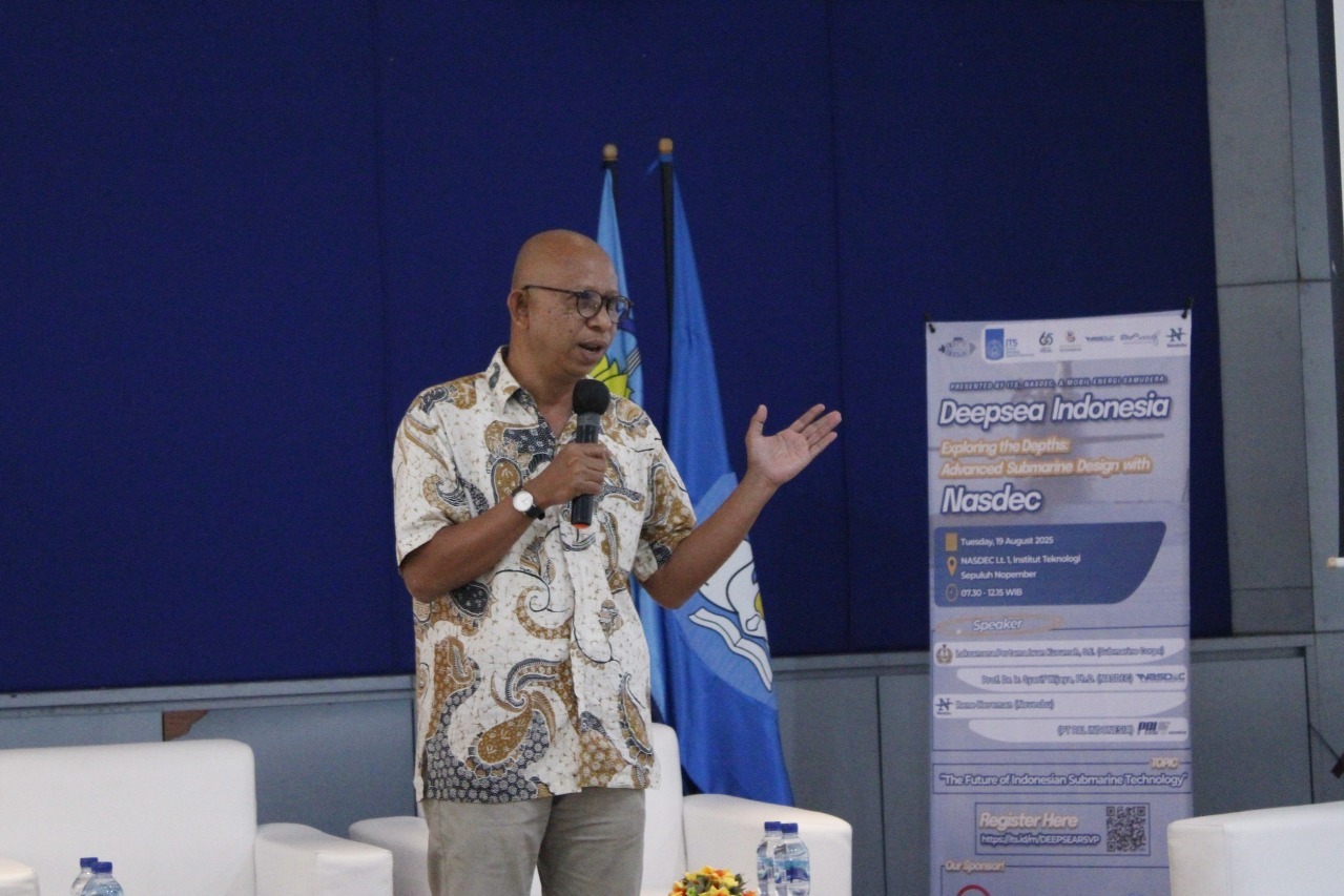 Dekan Fakultas Teknologi Kelautan ITS Dr Ing Ir Setyo Nugroho saat menyampaikan sambutannya dalam acara seminar pengembangan teknologi kapal selam Indonesia di Gedung Nasdec ITS