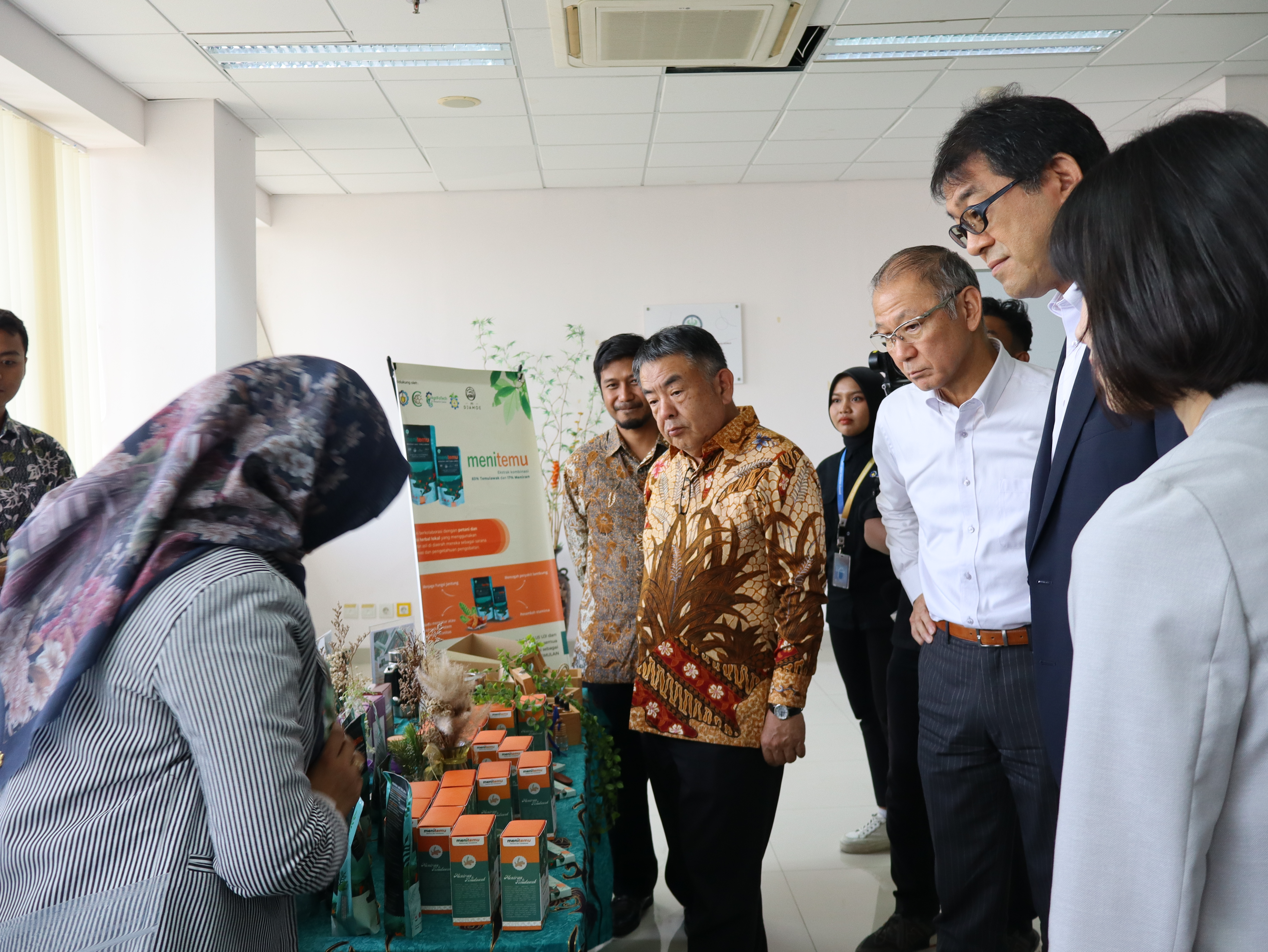 Delegasi Hitachi Group saat kunjungan