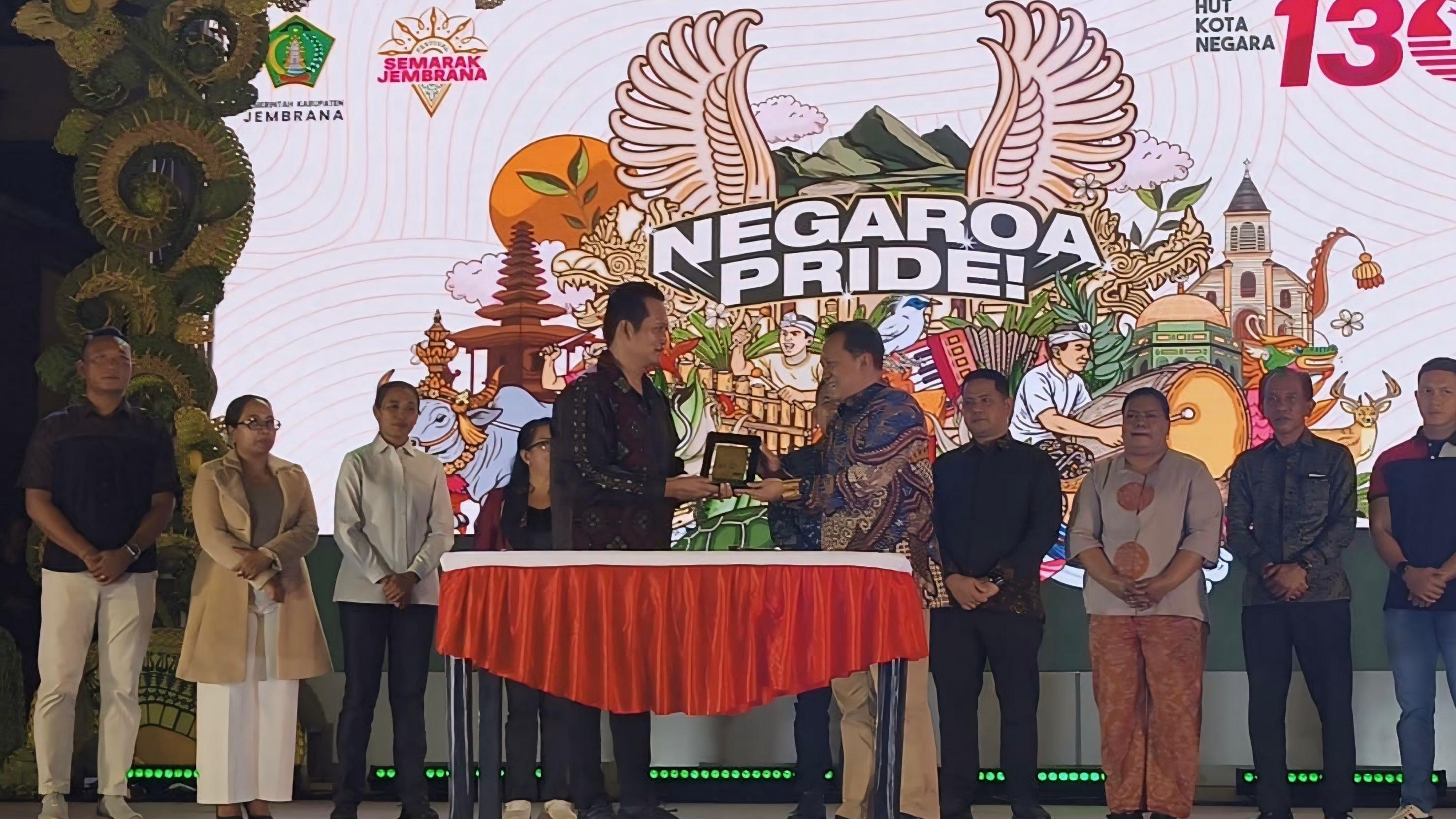 ITS dan Pemerintah Kabupaten (Pemkab) Jembrana pada acara puncak perayaan Hari Ulang Tahun (HUT) ke-130 Kota Negara di Gedung Kesenian Dr Ir Soekarno