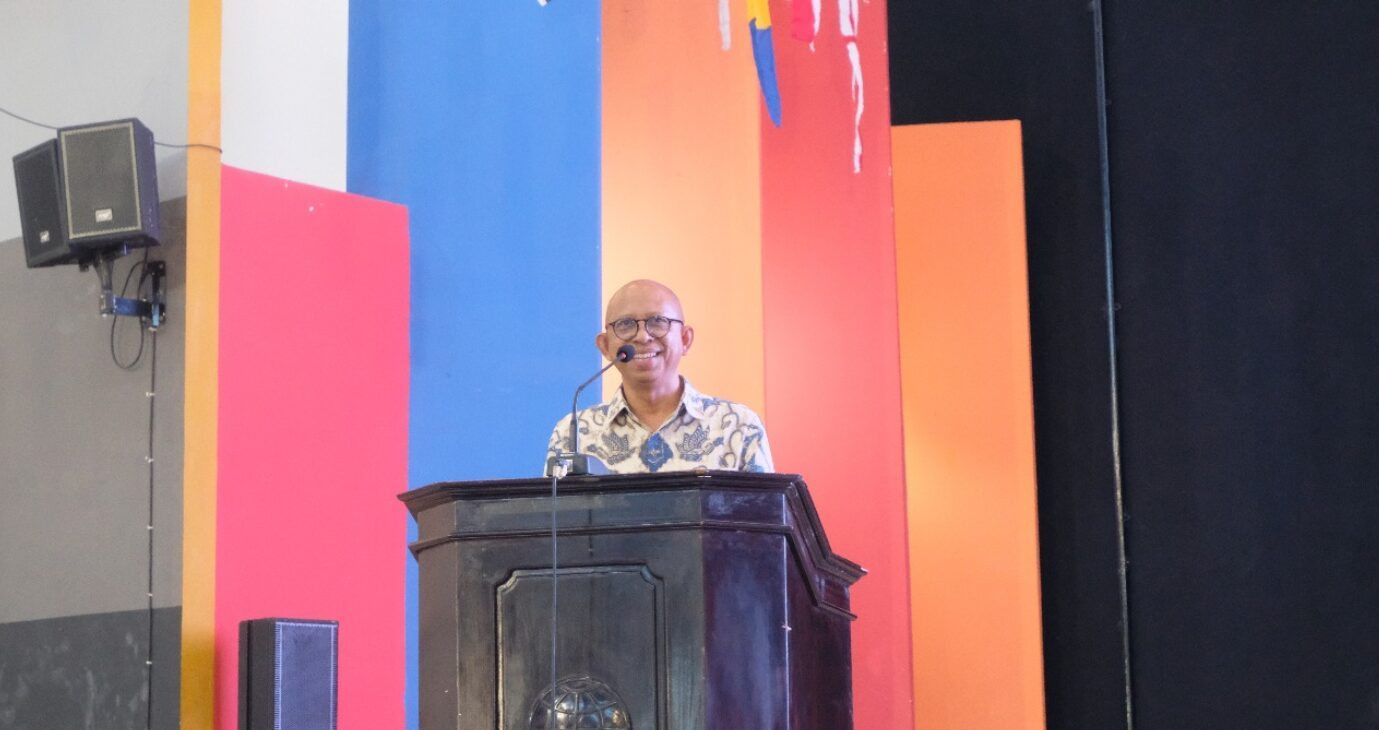 Dekan Fakultas Teknologi Kelautan (FTK) ITS sekaligus penggagas iStow Dr Ing Ir Setyo Nugroho memberikan penjelasan saat kegiatan Hibah iStow yang dilaksanakan di Auditorium Politeknik Pelayaran Surabaya