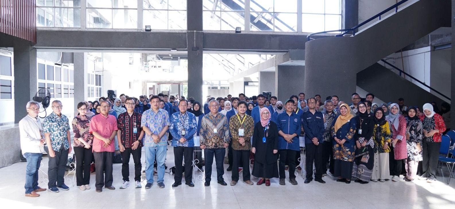 Sebanyak 228 mahasiswa, alumni, dan dosen ITS yang tergabung dalam Tim Ekspedisi Patriot 2025 siap diberangkatkan ke 33 wilayah transmigrasi di Indonesia