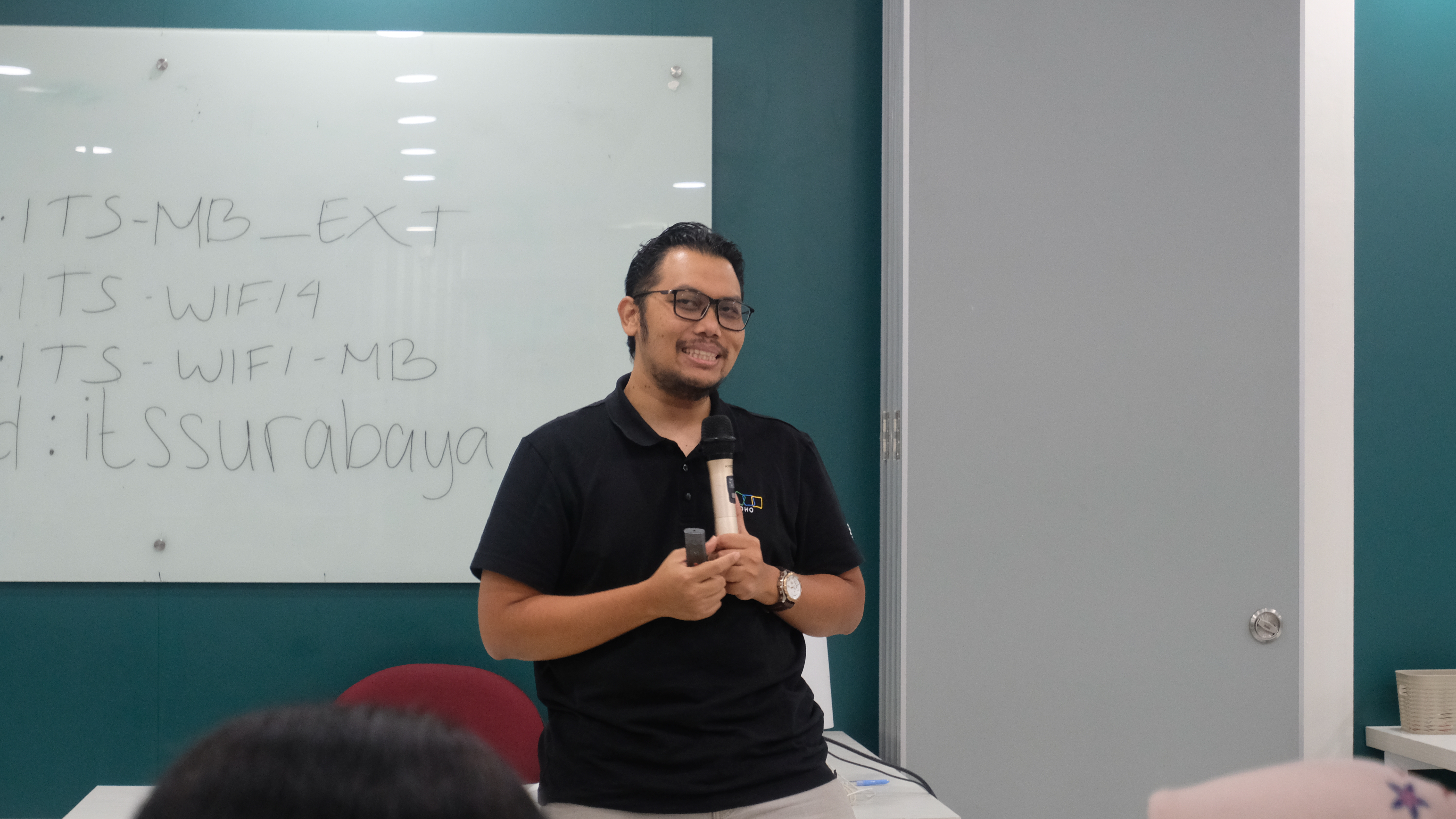 Country Lead Zoho Indonesia Handito Aji Saroso memberikan materi dalam kegiatan workshop Optimizing Digital Tools for SME’s Growth 