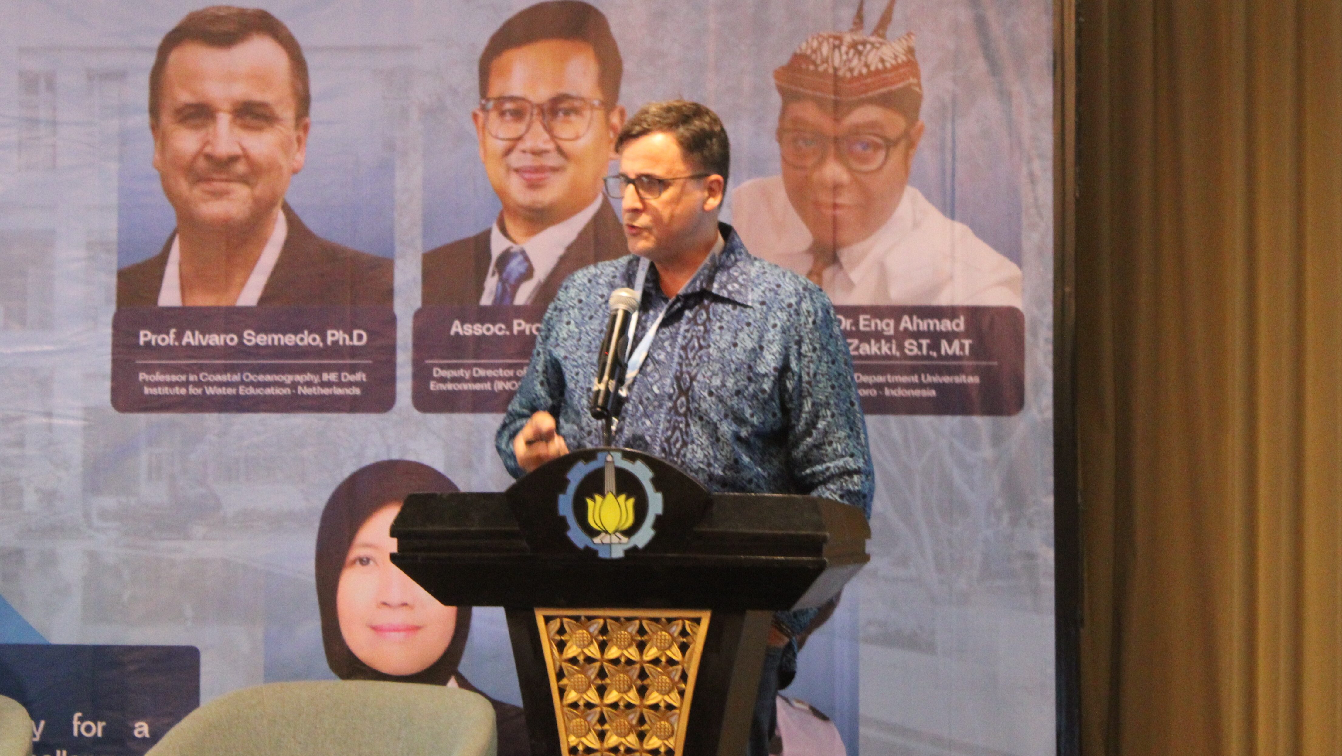 Gambar Peneliti Institute of Water Education Assoc Alvaro Semedo PhD memaparkan metrik objektif degree of storminess dalam sesi keynote