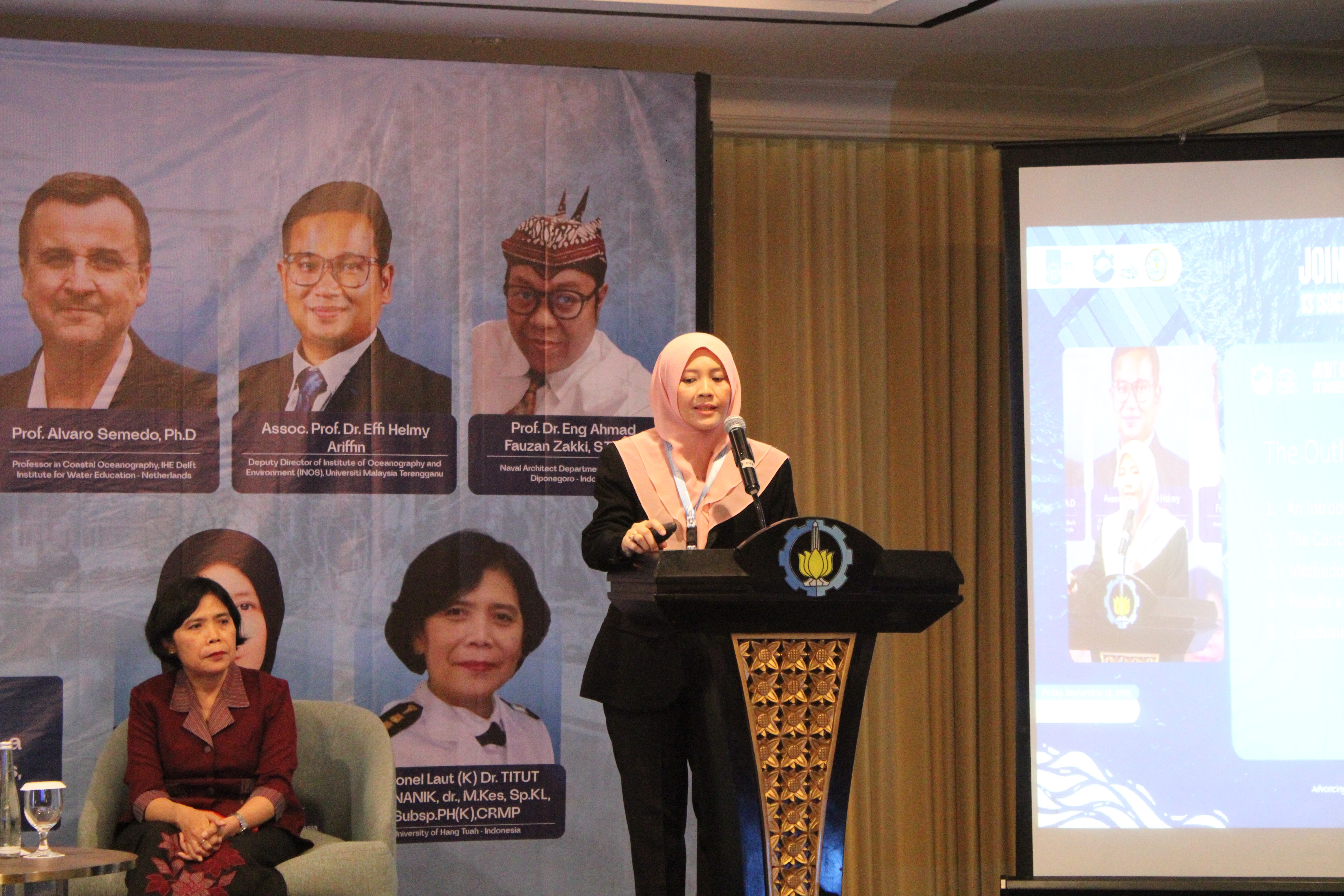 Guru Besar Departemen Teknik Kelautan ITS Prof Silvianita ST MSc PhD IPU menjelaskan dekomisioning anjungan migas dalam sesi keynote