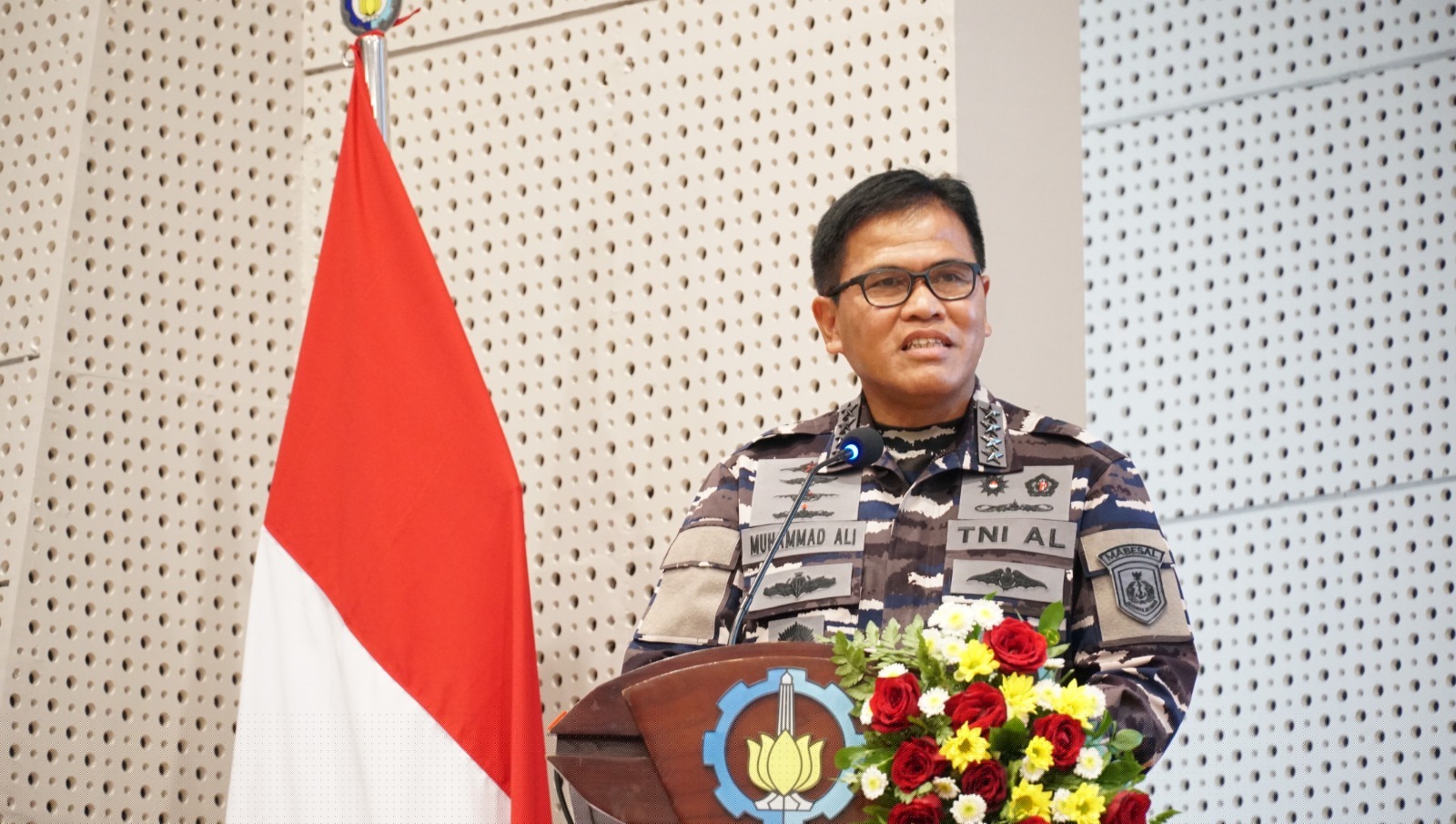 Kepala Staf Angkatan Laut Laksamana TNI Dr Muhammad Ali SE MM MTr Opsla saat menjelaskan materi Rencana Strategis TNI AL Menuju Kekuatan Pertahanan Bawah Air 2045