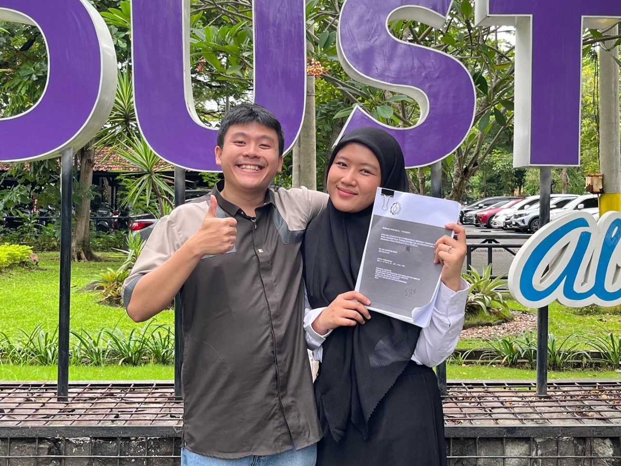 Muhammad Bilal Teguh ST MT ketika menghadiri seminar proposal sang istri Bilqis Hanifah Inas ST MT di Departemen Teknik Sistem dan Industri ITS