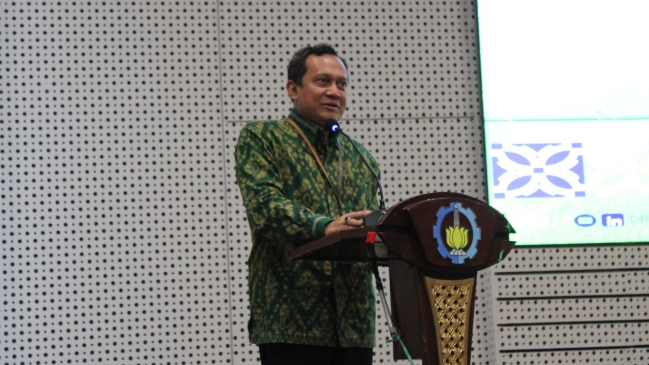 Wakil Rektor IV Bidang Riset, Inovasi, Kerja Sama, dan Kealumnian ITS Prof Ir Agus Muhamad Hatta ST MSi PhD saat menyampaikan sambutannya di Auditorium Research Center ITS