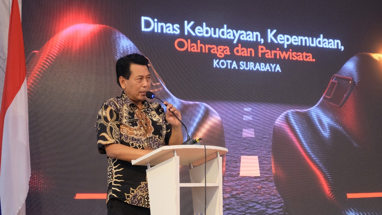 Kepala Bidang Olahraga Dinas Kebudayaan, Kepemudaan dan Olahraga serta Pariwisata Kota Surabaya Eringgo Perkasa SE MM memberikan sambutan dalam peluncuran mobil Nogogeni ITS
