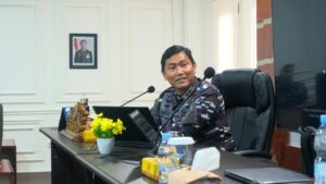 Komandan STTAL Laksamana Pertama TNI Dr Mukhlis ST MM dalam diskusi bersama ITS mengenai DAHANA App