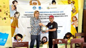 Naufan Noordyanto ST MDs (kiri) bersama Pimpinan Pengurus KKG 02 Kecamatan Guluk-Guluk, Sumenep