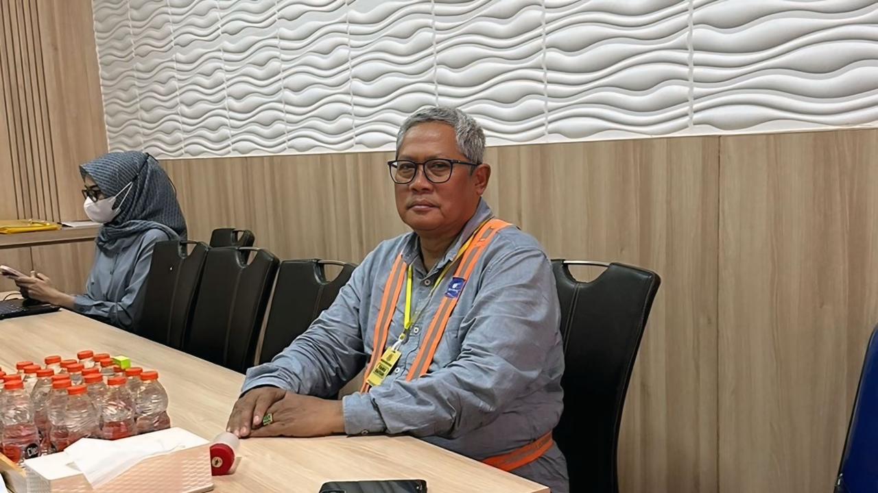 Pakar Teknik Sipil ITS Dr Ir Mudji Irmawan MT saat memberikan penjelasan terkait ambruknya bangunan pondok pesantren di Buduran, Sidoarjo