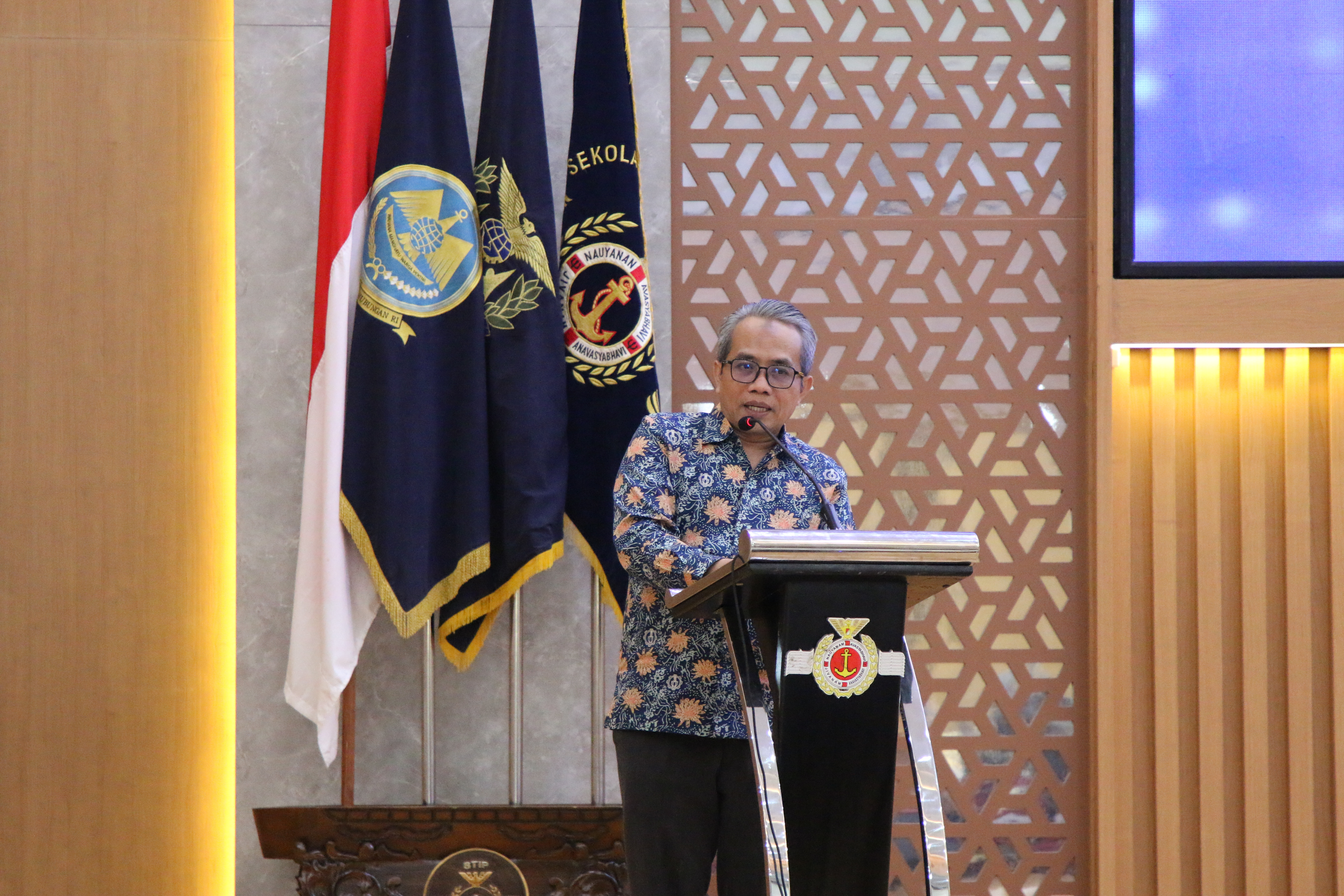 Gambar Wakil Rektor II ITS Dr Ir Machsus ST MT ketika sedang menyampaikan sambutannya pada Peluncuran Program Doktoral