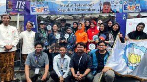 Delegasi ITS saat mengikuti pameran inovasi dan wirausaha di gelaran KMI Expo XVI di Universitas Tidar, Magelang (sumber Instagram fenura.id)