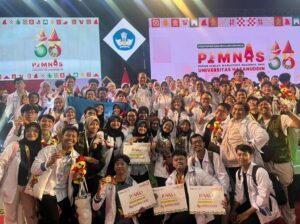 The ITS contingent after attending the 38th Pimnas awards ceremony at Hasanuddin University, Makassar