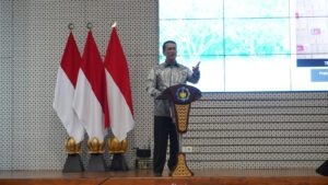 Menteri Pertanian RI Dr Ir H Andi Amran Sulaiman MP saat memberikan arahan kepada Sivitas Akademika ITS guna mendukung penguatan ketahanan pangan nasional