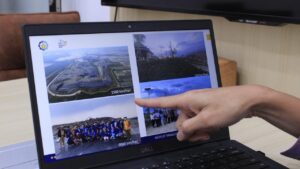 Prof. Arseto Yekti Bagastyo ST MT MPhil PhD shows the current waste management at the Final Processing Site (TPA)