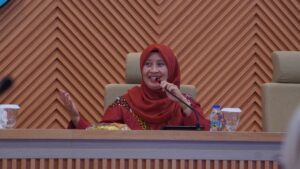 Sambutan Sekretaris ITS Prof Dr Umi Laili Yuhana SKom MSc dalam Pelatihan Penulisan Berita di Rektorat ITS