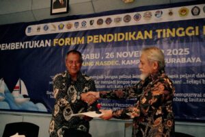 Ketua Forum Diktimarin Prof Ir Eko Budi Djatmiko MSc PhD (kanan) bersama Ketua Formatur Ir Tri Achmadi PhD usai penetapan formasi