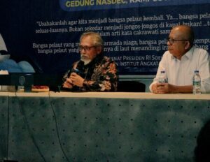 Ketua Forum Diktimarin Prof Ir Eko Budi Djatmiko MSc PhD (kiri) saat memberikan sambutan setelah dikukuhkan sebagai Ketua Forum Diktimarin