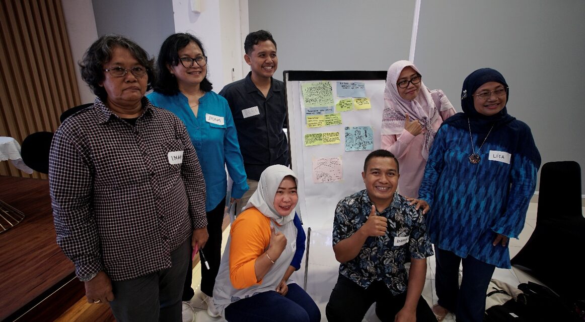 Para peserta saat sesi interaktif bertukar ide