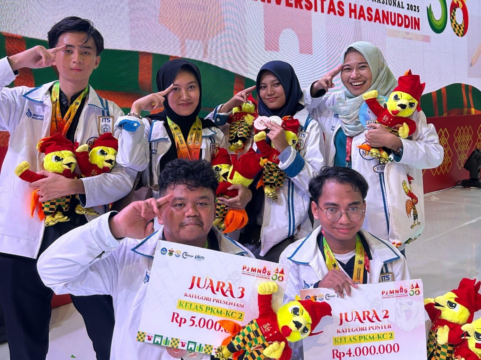 Tim EyeXaminer ITS saat berhasil meraih Juara 2 kategori Poster dan Juara 3 kategori Presentasi pada bidang PKM Karsa Cipta dalam ajang Pimnas 2025