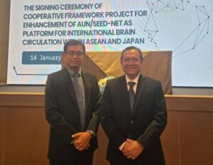 (dari kiri) Direktur Kemitraan Global ITS Dr Eng Unggul Wasiwitono ST MEngSc dan Wakil Rektor IV ITS Prof Agus Muhamad Hatta ST MSi PhD saat menghadiri forum AUN/SEED-NET Steering Committee 2026 di Bangkok, Thailand