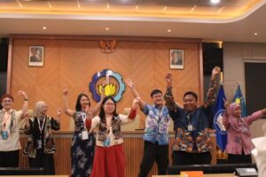 Gambar Keseruan peserta CommTech 2026 saat melakukan kegiatan menari bersama