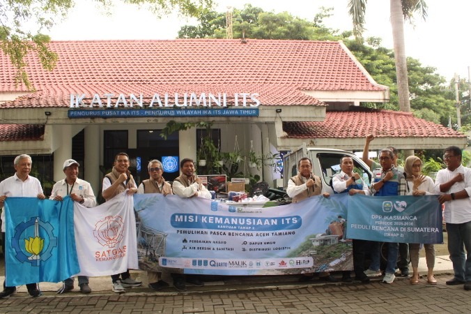 Proses pelepasan bantuan kemanusiaan pascabencana dari ITS yang akan dikirimkan ke daerah-daerah di Aceh Tamiang