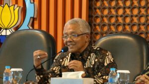 Foto Ketua MWA ITS Prof Ir Priyo Suprobo MS PhD dalam diskusi bersama MWA IPB University di Ruang Sidang Senat Gedung Rektorat ITS