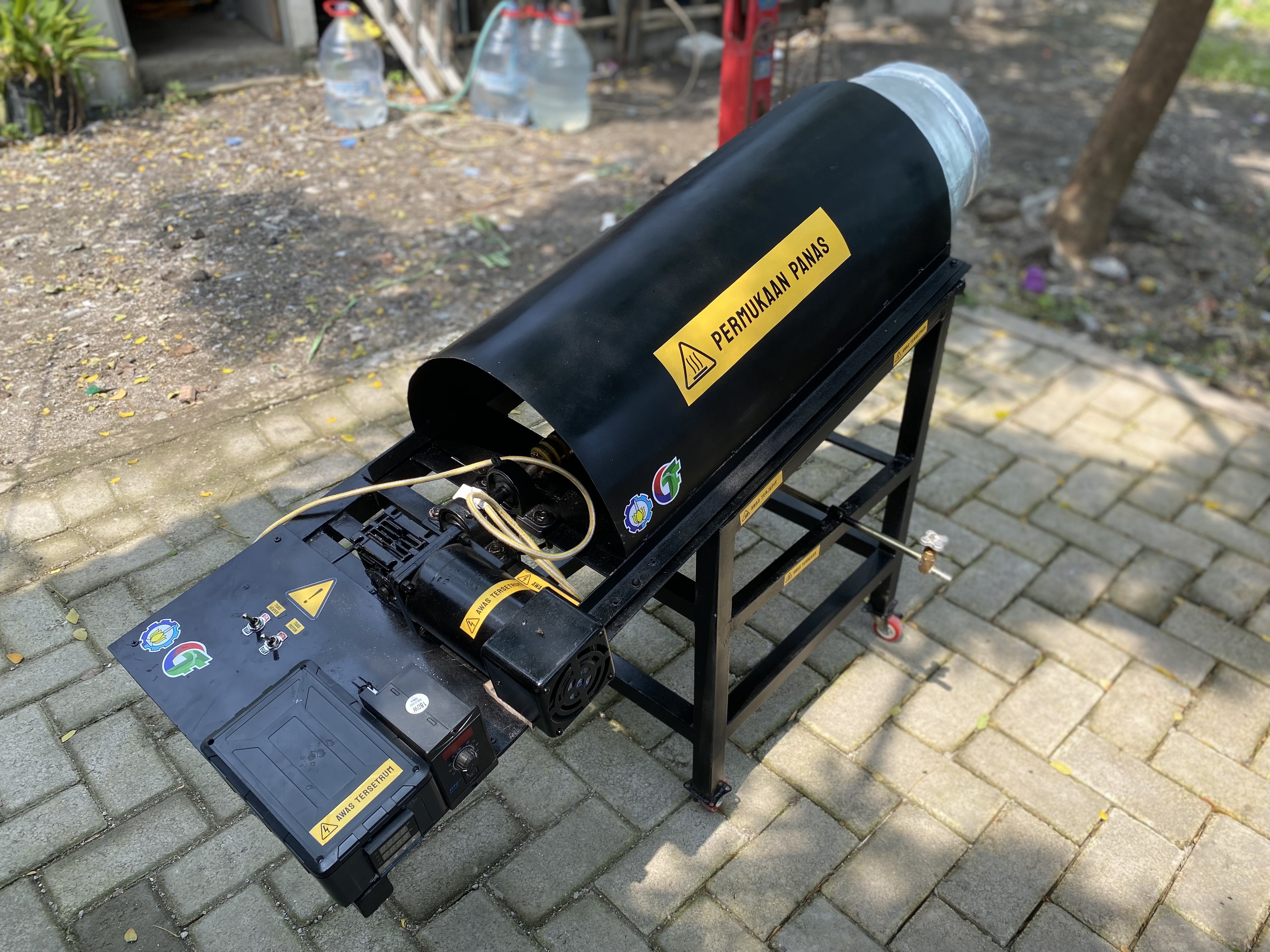 Alat pengering maggot yang dikembangkan tim abmas DTF ITS