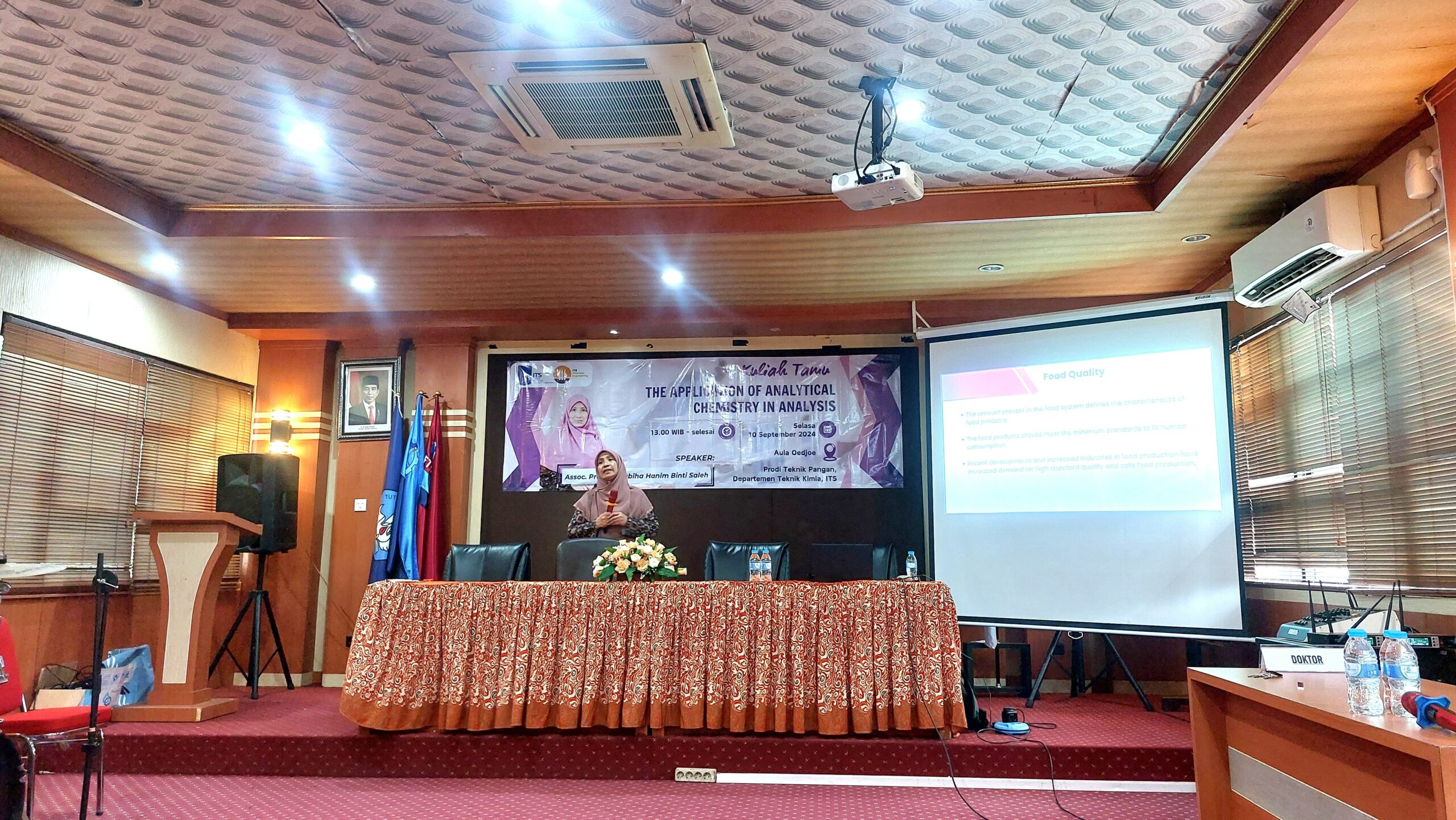 pembicara, Assoc. Prof. Sabiha
