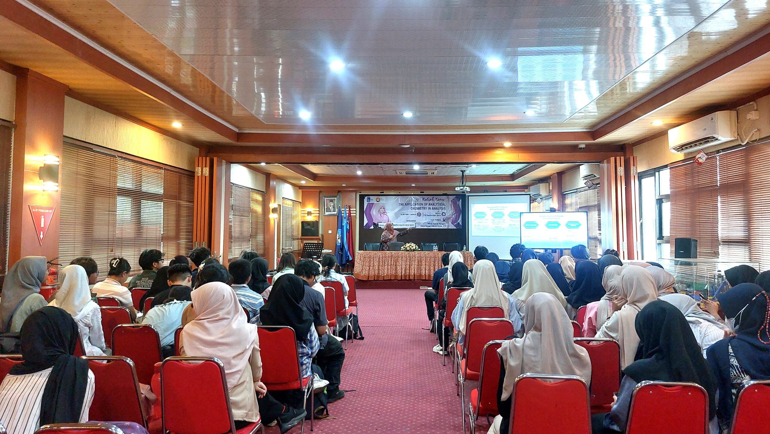 pembicara, Assoc. Prof. Sabiha