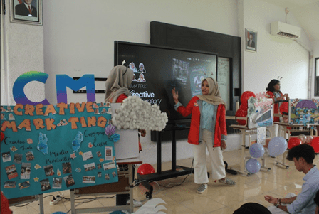 Sesi pemaparan program kerja Direksi Himatekk kepada Peserta