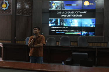 Pemberitan Materi oleh Bapak Dr. Ir. Rendra Panca Anugraha S.T