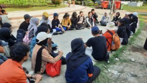 (Foto Bersama dengan Komunitas Earth Hour Surabaya)
