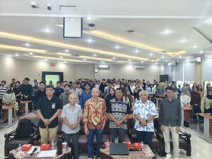 Foto bersama pada kegiatan Kuliah Tamu di Departemen Teknik Sipil