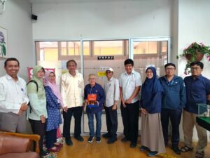 Foto Bersama antara pegawai UKBPJ ITS dan pegawai UKPBJ Unesa