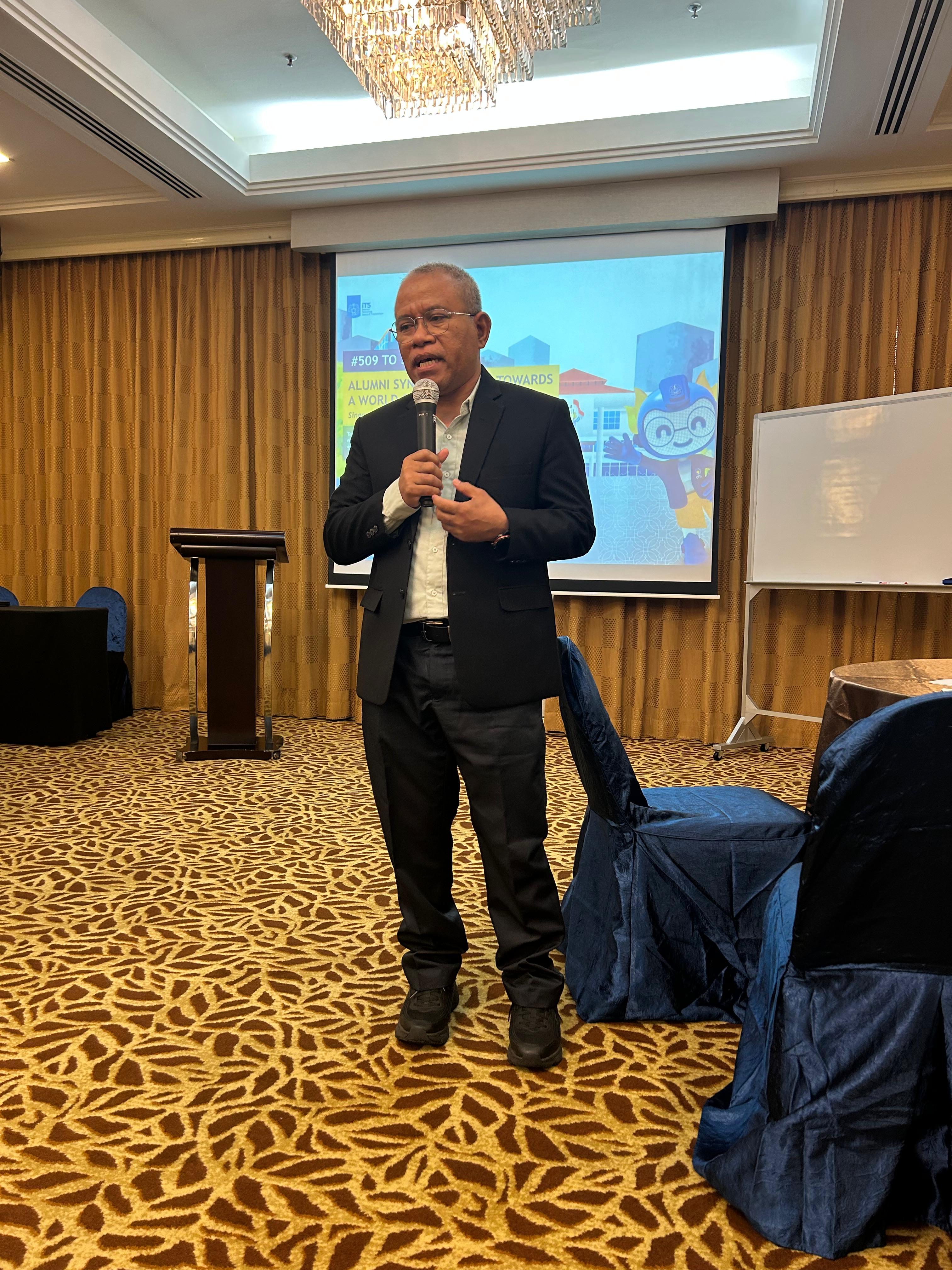 Dr. Imam Baihaqi, S.T., M.Sc., delivered a keynote address during the alumni gathering