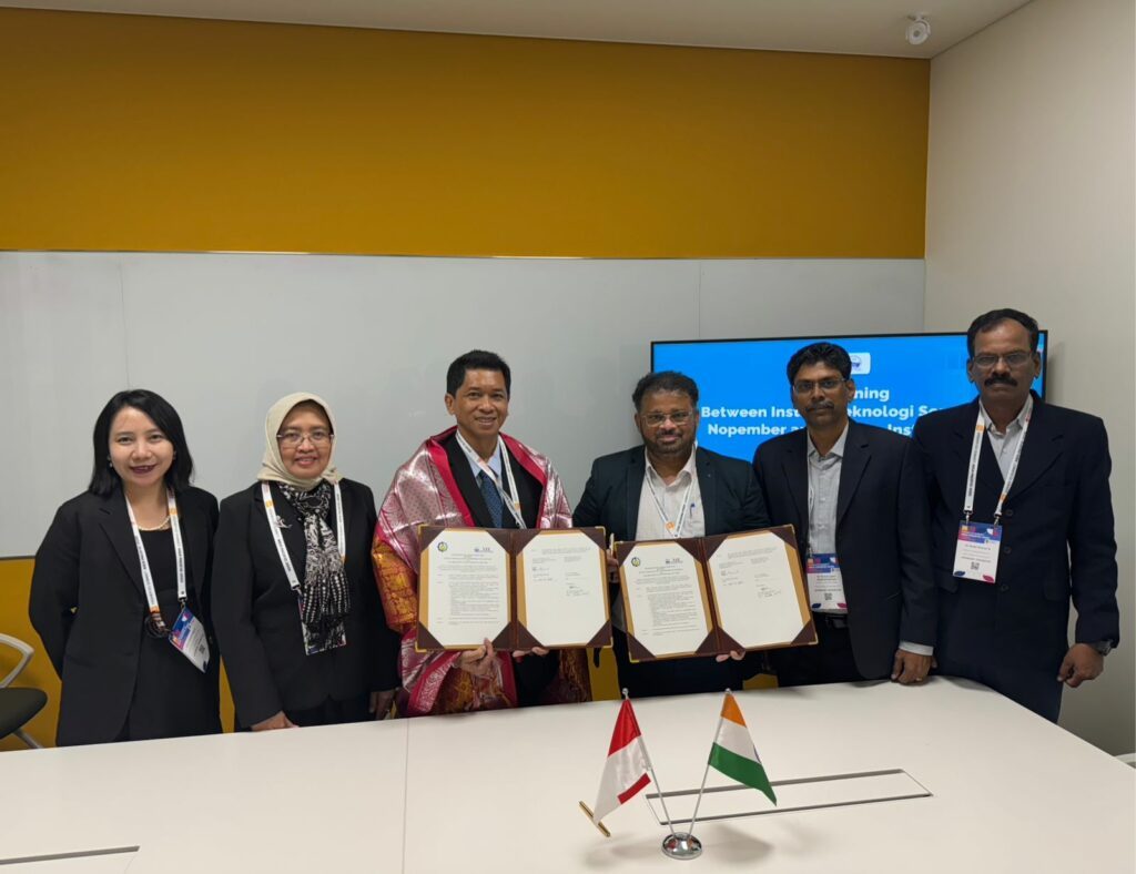 Rector of ITS, Prof. Dr. (HC) Ir. Bambang Pramujati, ST, MSc Eng, PhD (third from the left), following the signing of the Memorandum of Understanding (MoU) between ITS and VIT India in Seoul, South Korea.