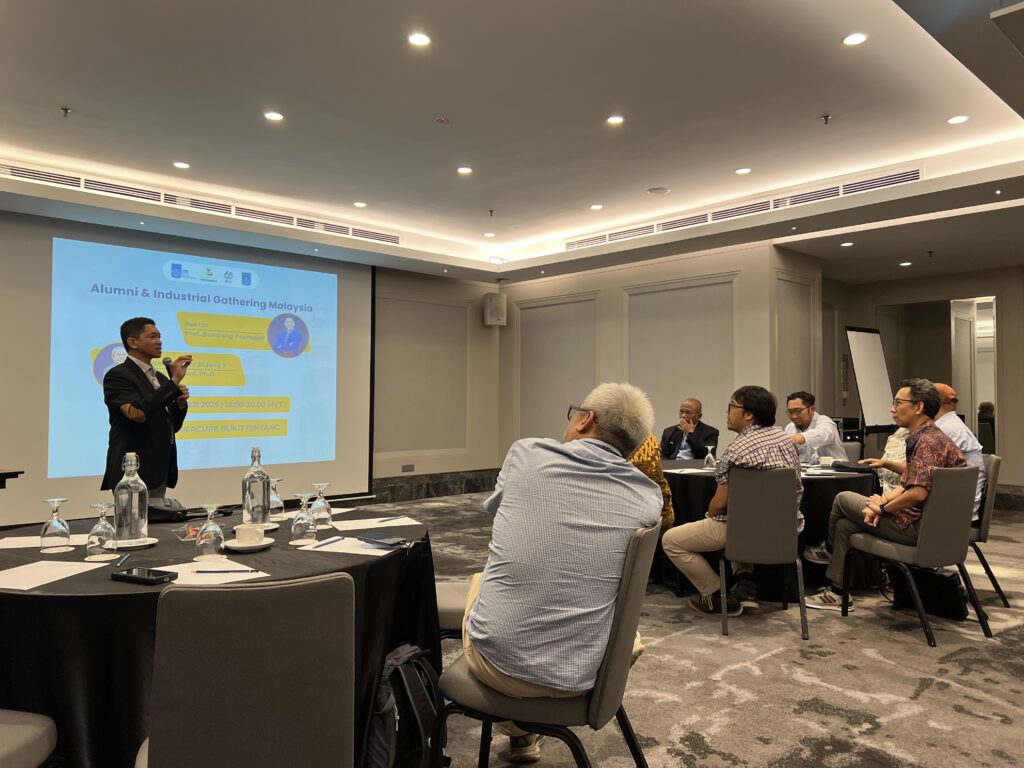 Rector of Institut Teknologi Sepuluh Nopember (ITS), Prof. Dr (HC) Ir. Bambang Pramujati, S.T., M.Sc.Eng., Ph.D., IPU, ASEAN Eng., presents ITS’s strategy to achieve its vision as a World Class University.