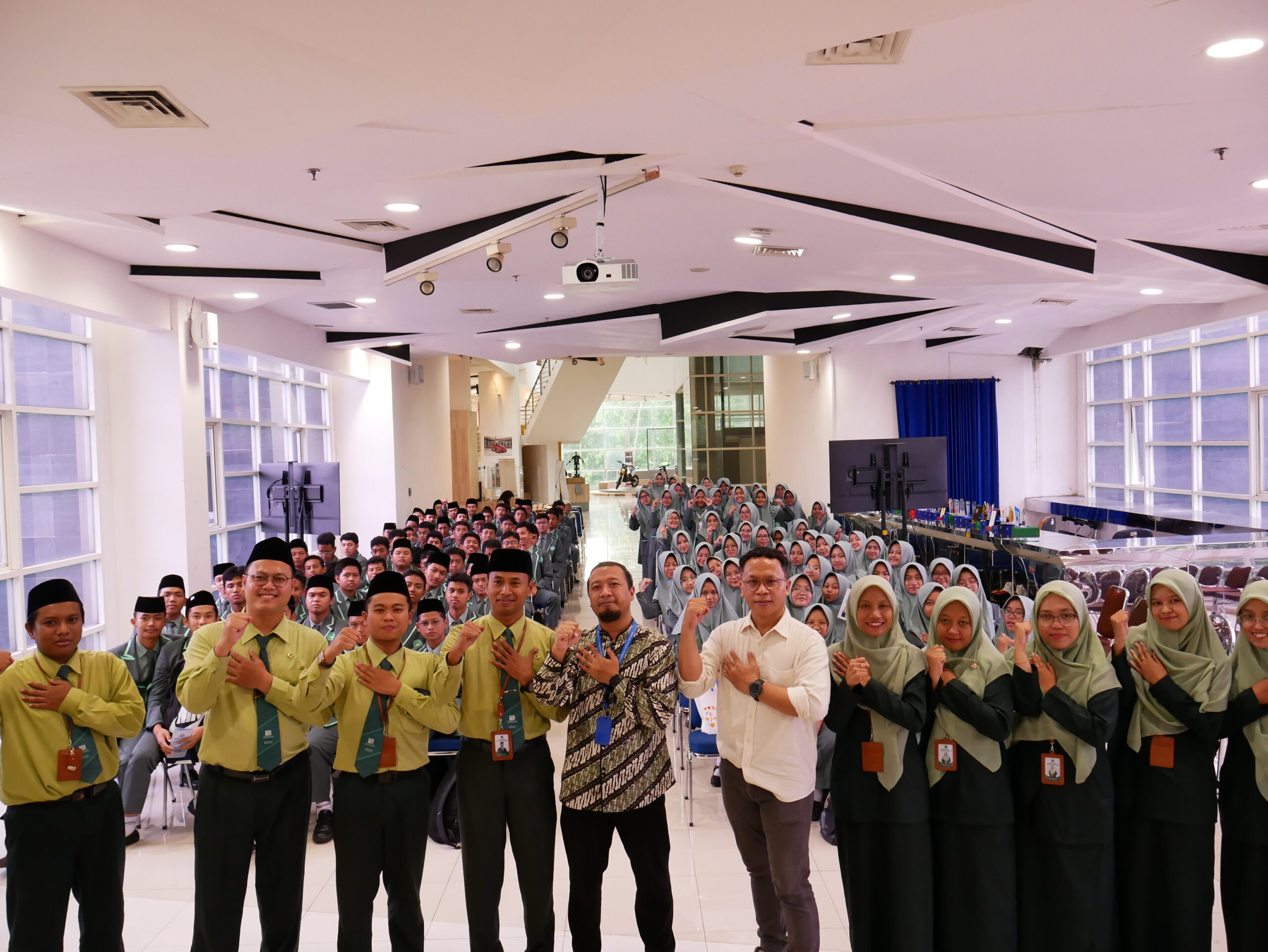 Kunjungan Islamic Senior High School of Sabilillah Malang