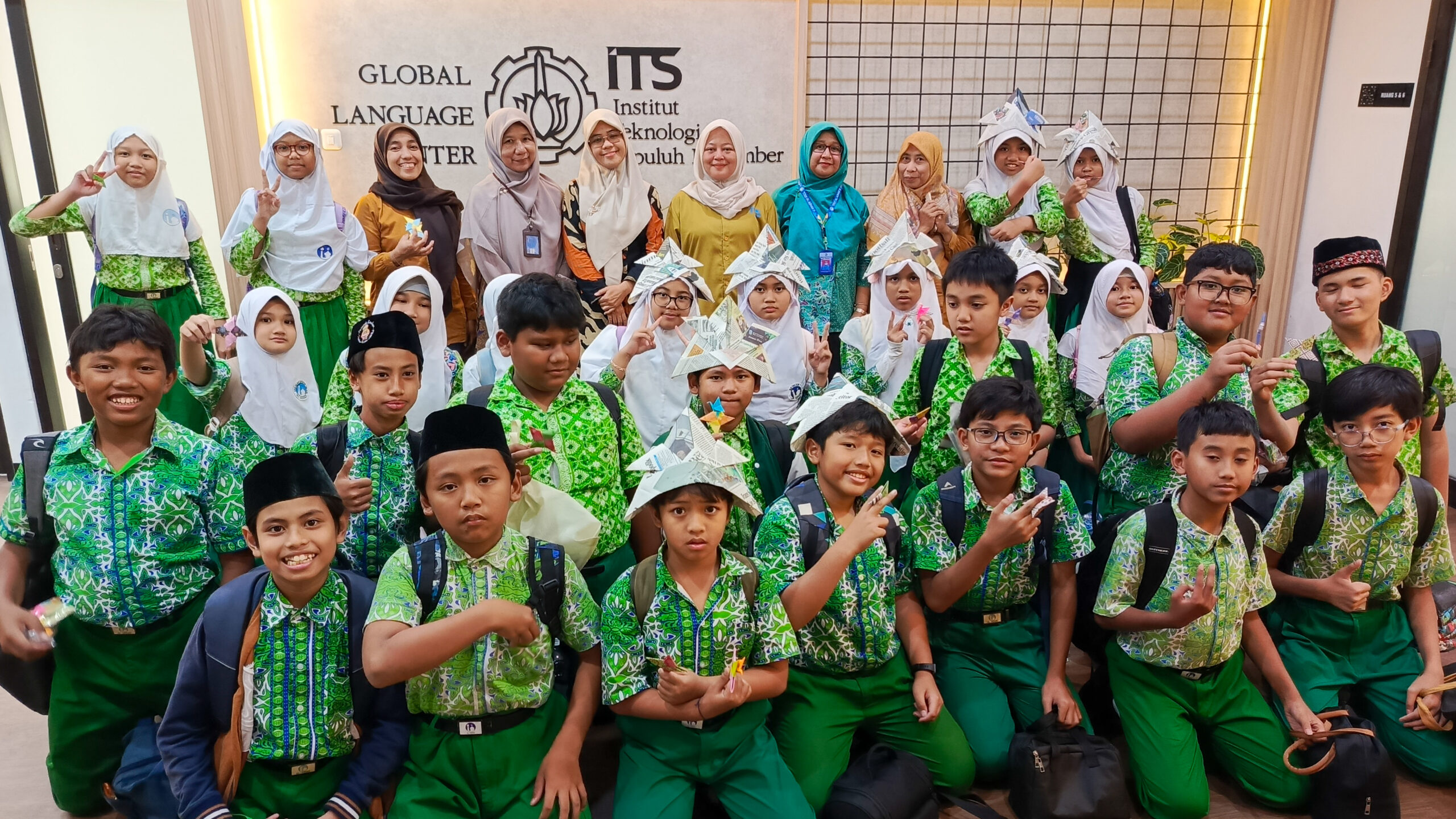 Kenalkan Budaya Jepang, UPBG ITS Sambut Kunjungan SDI Al-Azhar Surabaya