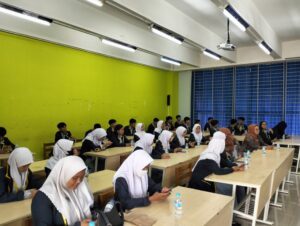 Kunjungan dari SMA Negeri 13 Surabaya