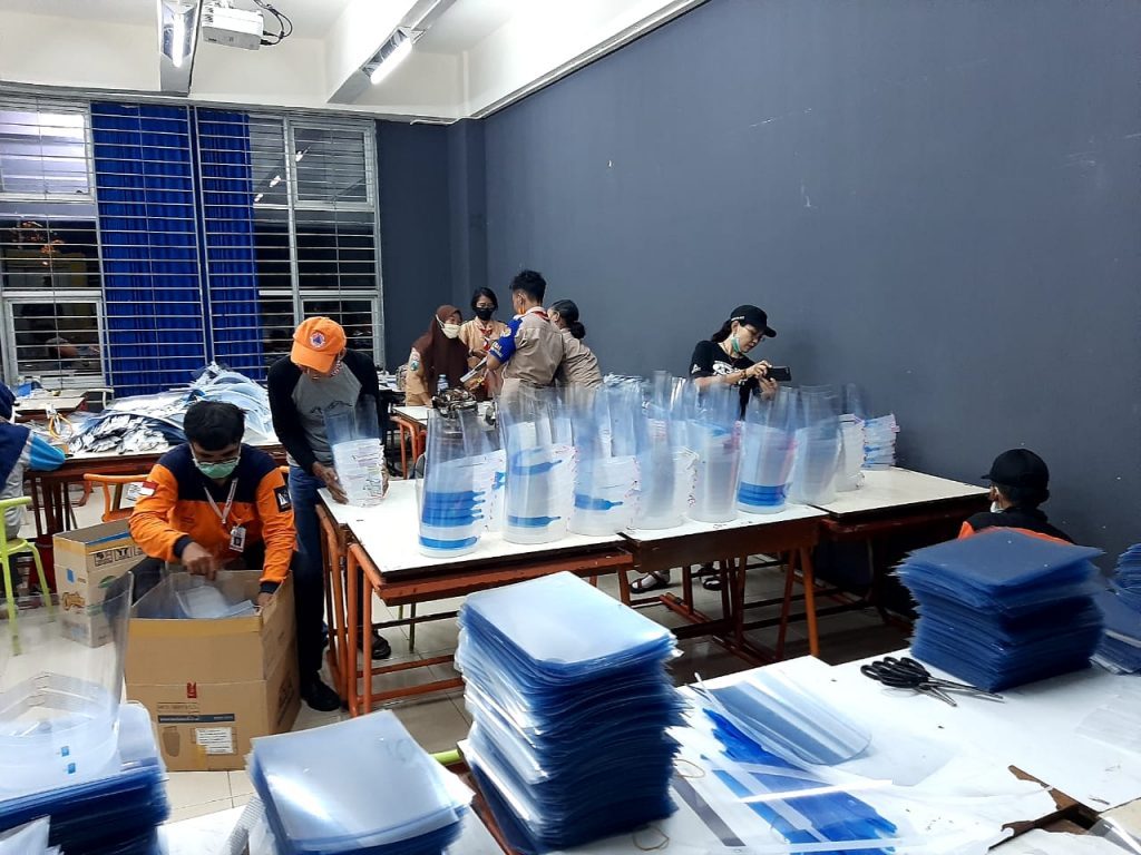 ITS Salurkan Puluhan Ribu Face Shield ke 13 Provinsi di Indonesia
