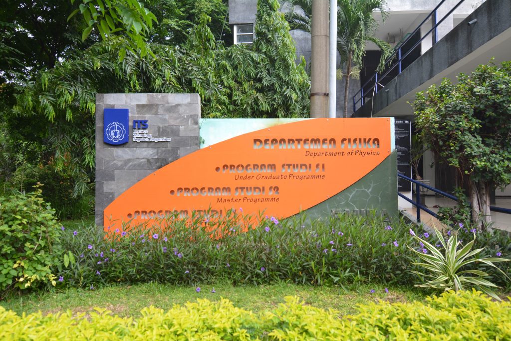 papan informasi Departemen Fisika ITS