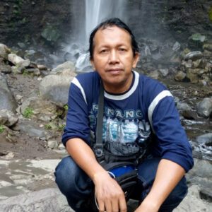 OKSIDA GRAFENA TEREDUKSI (rGO) DARI TEMPURUNG KELAPA DENGAN PENAMBAHAN NITROGEN UNTUK MENINGKATKAN KAPASITANSI