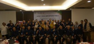 dosen dan tendik Departemen Fisika FSAD ITS Surabaya